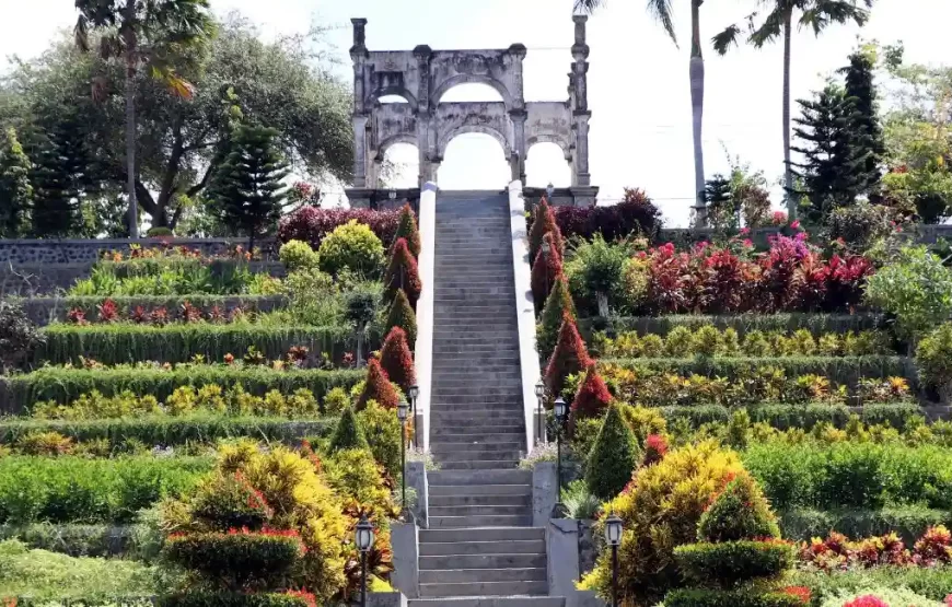 LEMPUYANG & TIRTA GANGGA TOUR